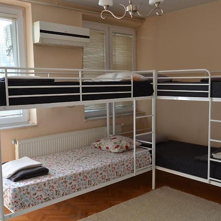 Center House Hostel Pristina Esterno foto