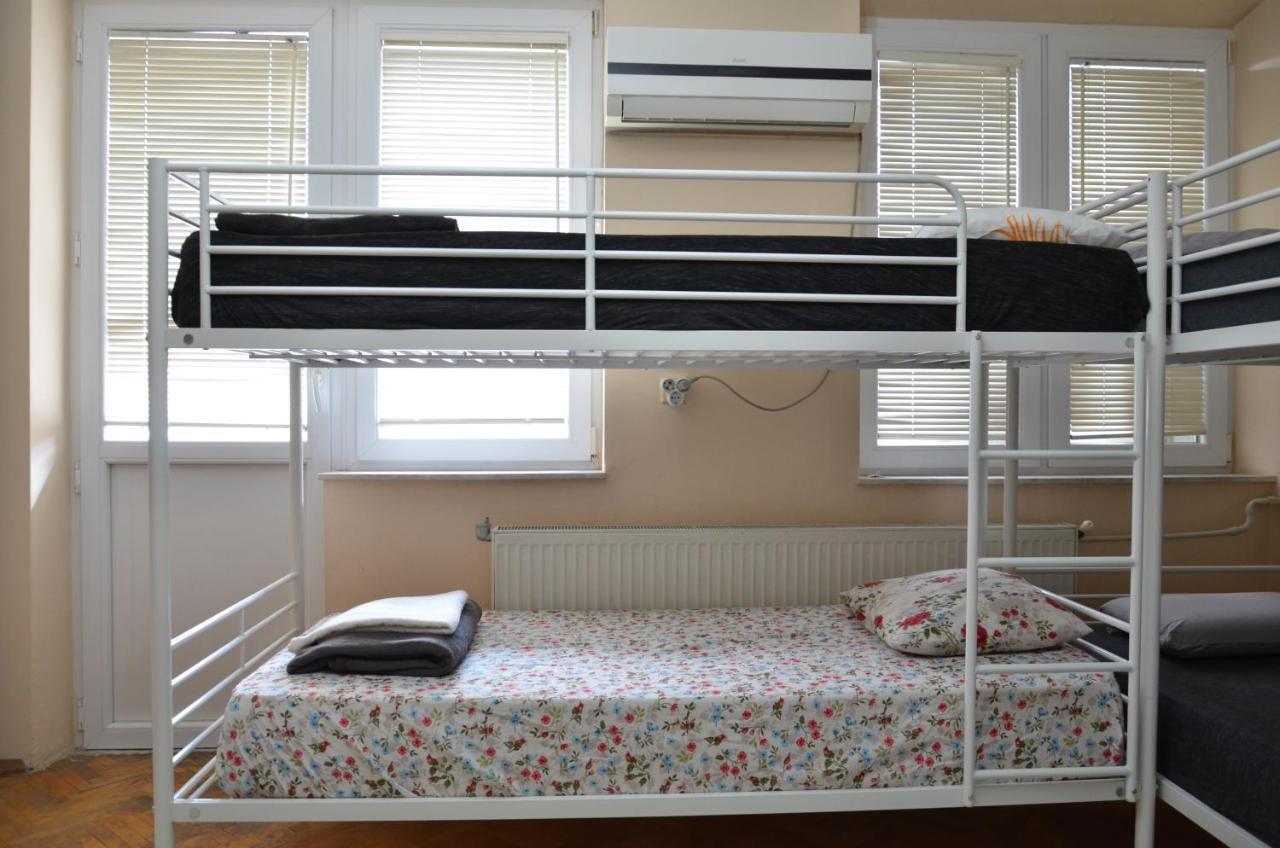 Center House Hostel Pristina Esterno foto