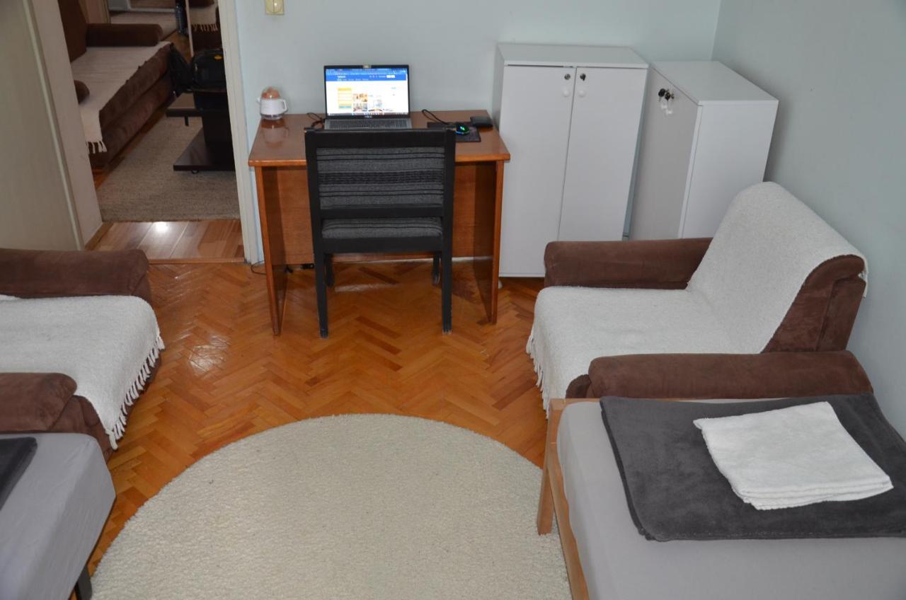 Center House Hostel Pristina Esterno foto