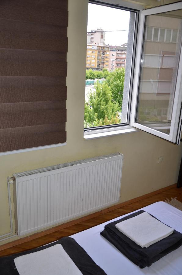 Center House Hostel Pristina Esterno foto